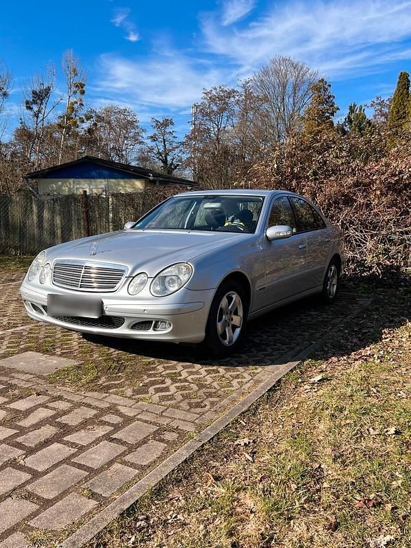 Gebraucht Mercedes E200 163 PS (119 kW) 2005 Silber Limousine