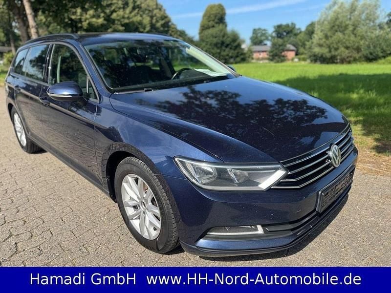 Blau Gebraucht 2015 VW Passat Trendline Kombi | 6.850 € (Superpreis) - Bild 1/4