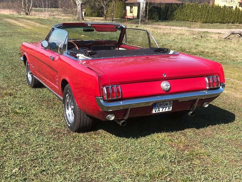 Second-hand Ford V8 224 CP (164 kW) 1966 Roșu Cabrio