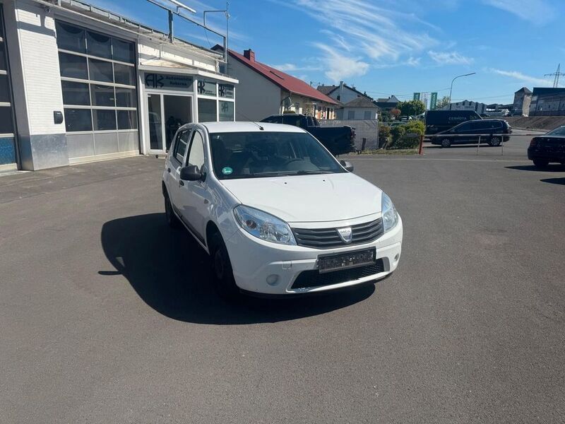 Weiß Gebraucht 2010 Dacia Sandero Ambiance Kleinwagen | 690 € (Superpreis) - Bild 1/4