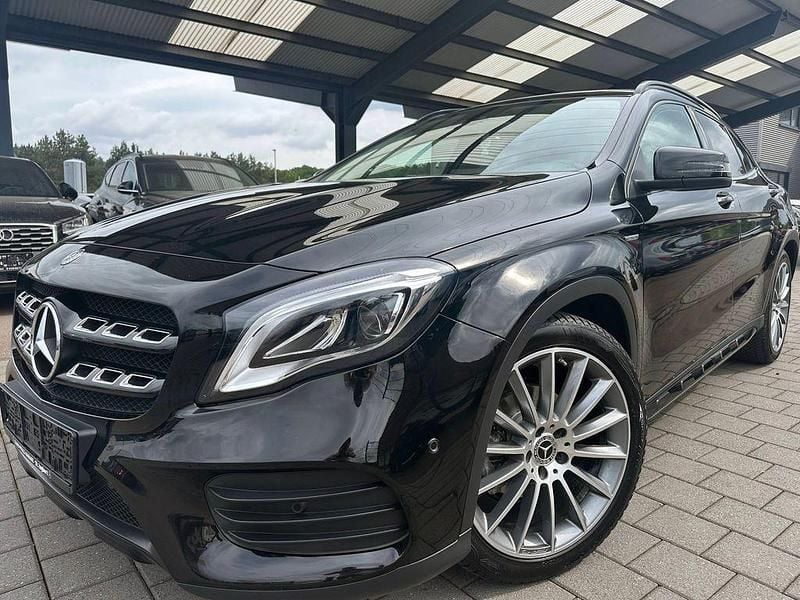 Schwarz Gebraucht 2019 Mercedes GLA200 AMG SUV | 21.600 € (Guter Preis) - Bild 1/4