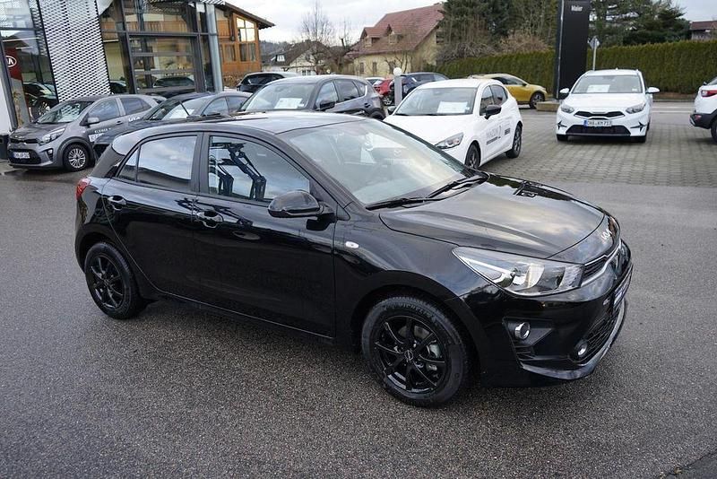 Gebraucht Kia Rio 84 PS (61 kW) 2023 Schwarz Limousine