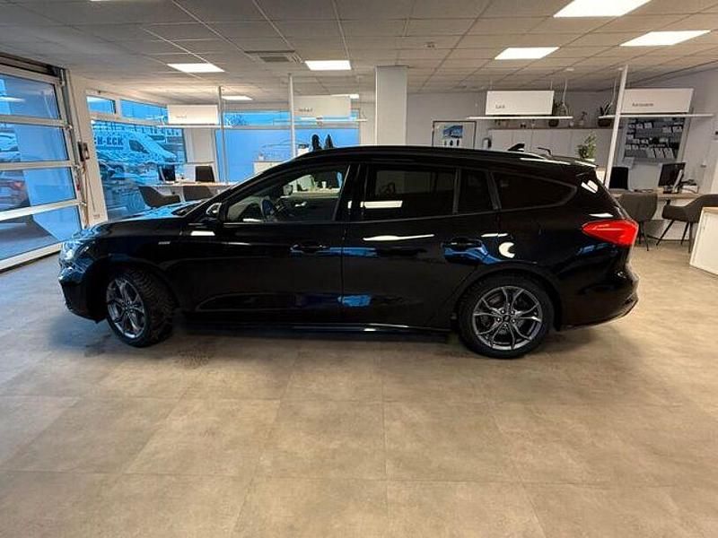 Gebraucht Ford Focus ST-Line 125 PS (91 kW) 2021 Schwarz Limousine
