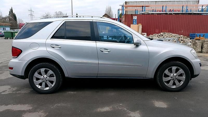 Gebraucht Mercedes ML320 224 PS (164 kW) 2008 Silber SUV