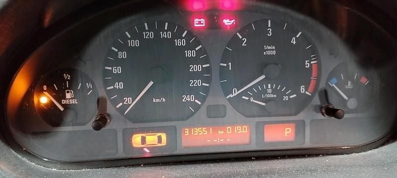 Blau Gebraucht 2004 BMW 320 Kombi | 1.500 € (Superpreis) - Bild 1/4