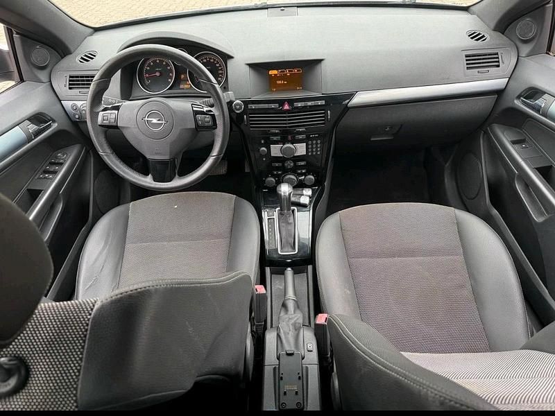 Gebraucht Opel Astra 140 PS (102 kW) 2007 Silber Limousine