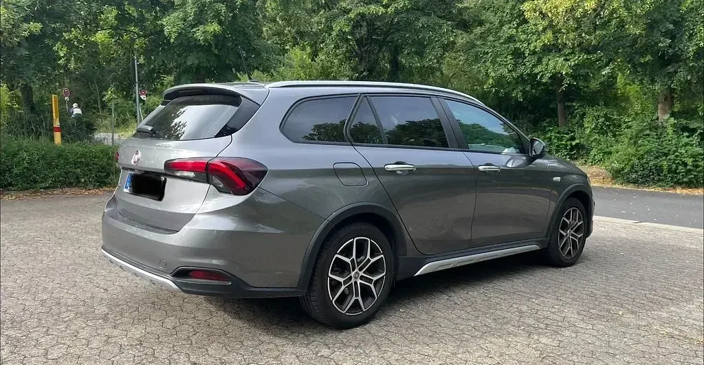 Gebraucht Fiat Tipo Cross 101 PS (74 kW) 2022 Grau Limousine