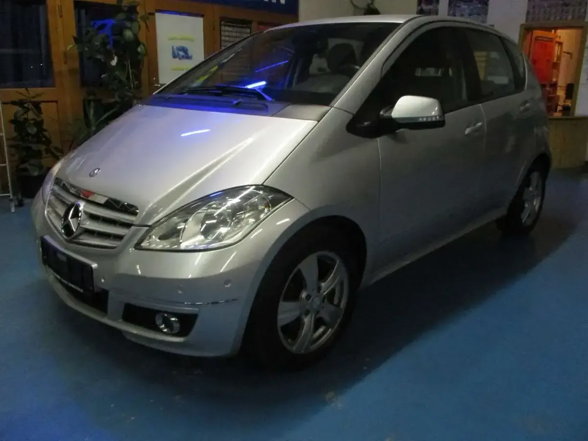 Gebraucht Mercedes A160 Elegance 95 PS (69 kW) 2011 Grau Limousine