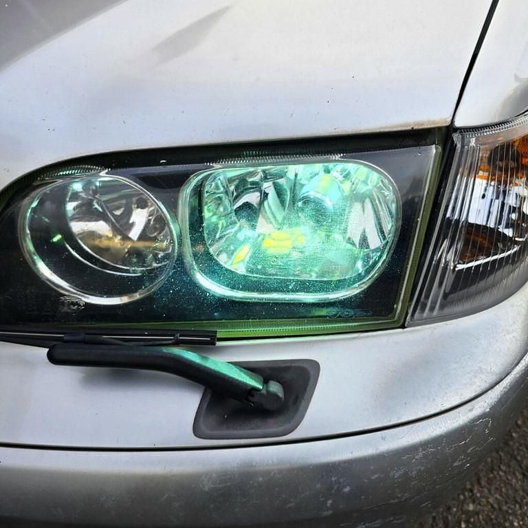 Silber Gebraucht 2004 Volvo V40 Kombi | 1.850 € (Fairer Preis) - Bild 1/4