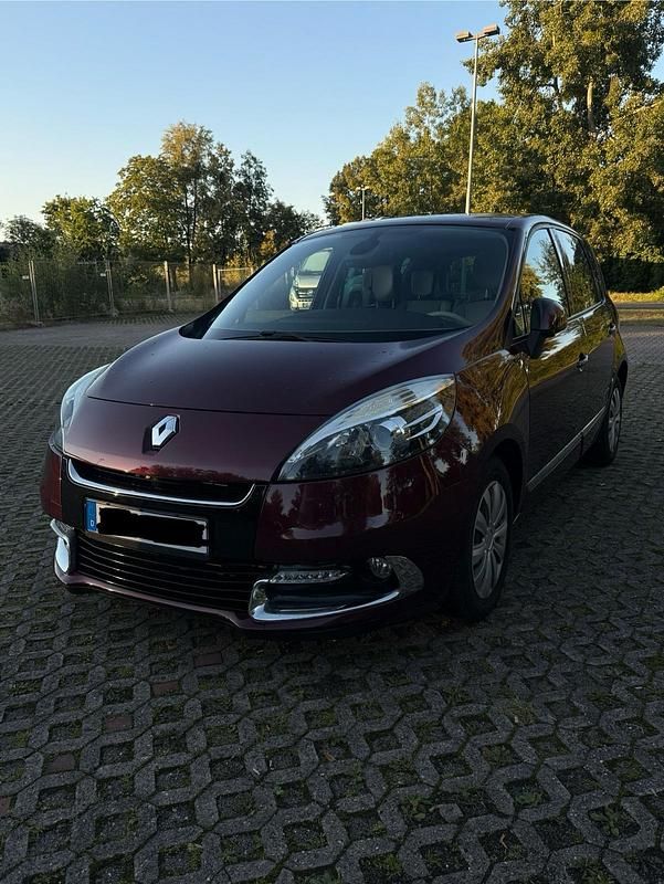 Rot Gebraucht 2012 Renault Scénic III Limousine | 5.500 € - Bild 1/4
