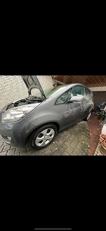 Gebraucht Kia Venga 90 PS (66 kW) 2010 Grau Kleinwagen