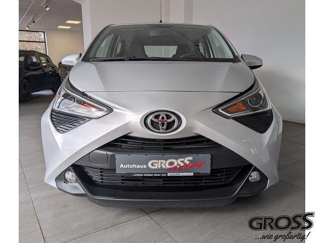 Gebraucht Toyota Aygo X-play 72 PS (52 kW) 2019 Silber Kleinwagen