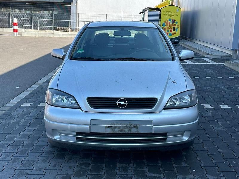 Używany Opel Astra 101 KM (74 kW) 1999 Srebrny Sedan/Limuzyna