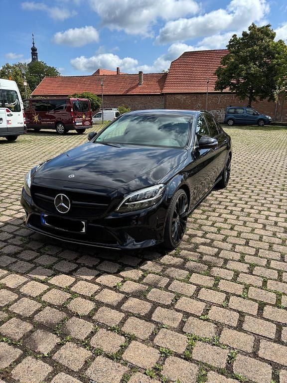 Schwarz Gebraucht 2020 Mercedes C180 Limousine | 22.495 € (Superpreis) - Bild 1/4