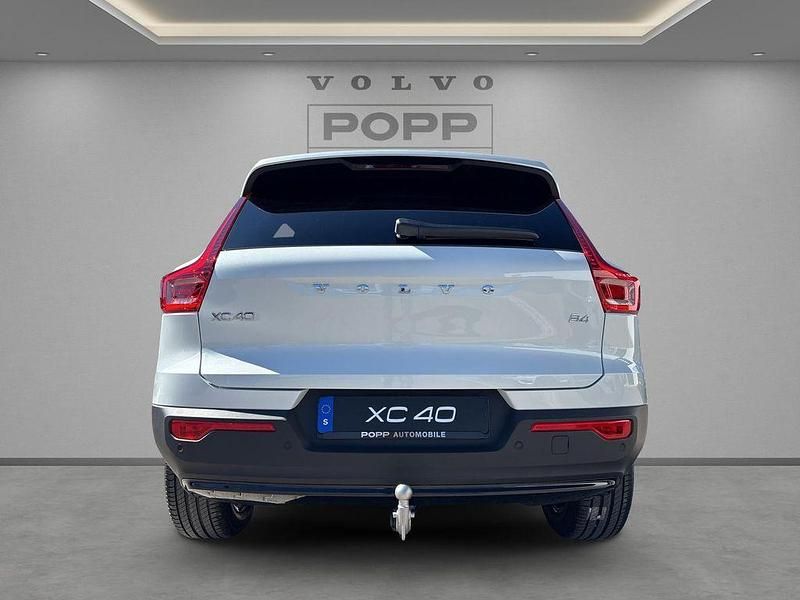 Neu Volvo XC40 Plus 197 PS (144 kW) 2026 Crystal white SUV