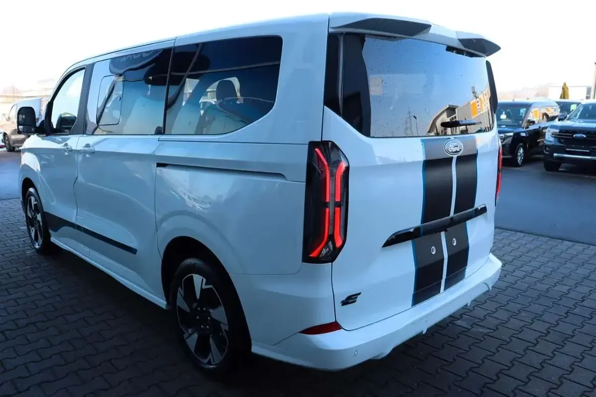 Neu Ford Tourneo Titanium X 210 kW (286 PS) 2026 Frozen white Van / Kleinbus