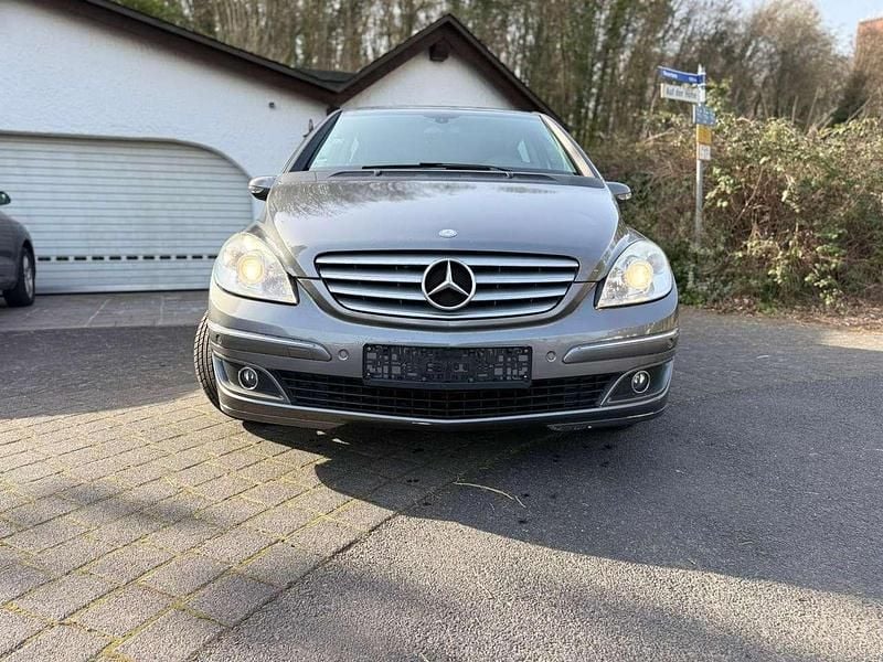 Gebraucht Mercedes B200 Edition 136 PS (100 kW) 2009 Grau Van / Kleinbus