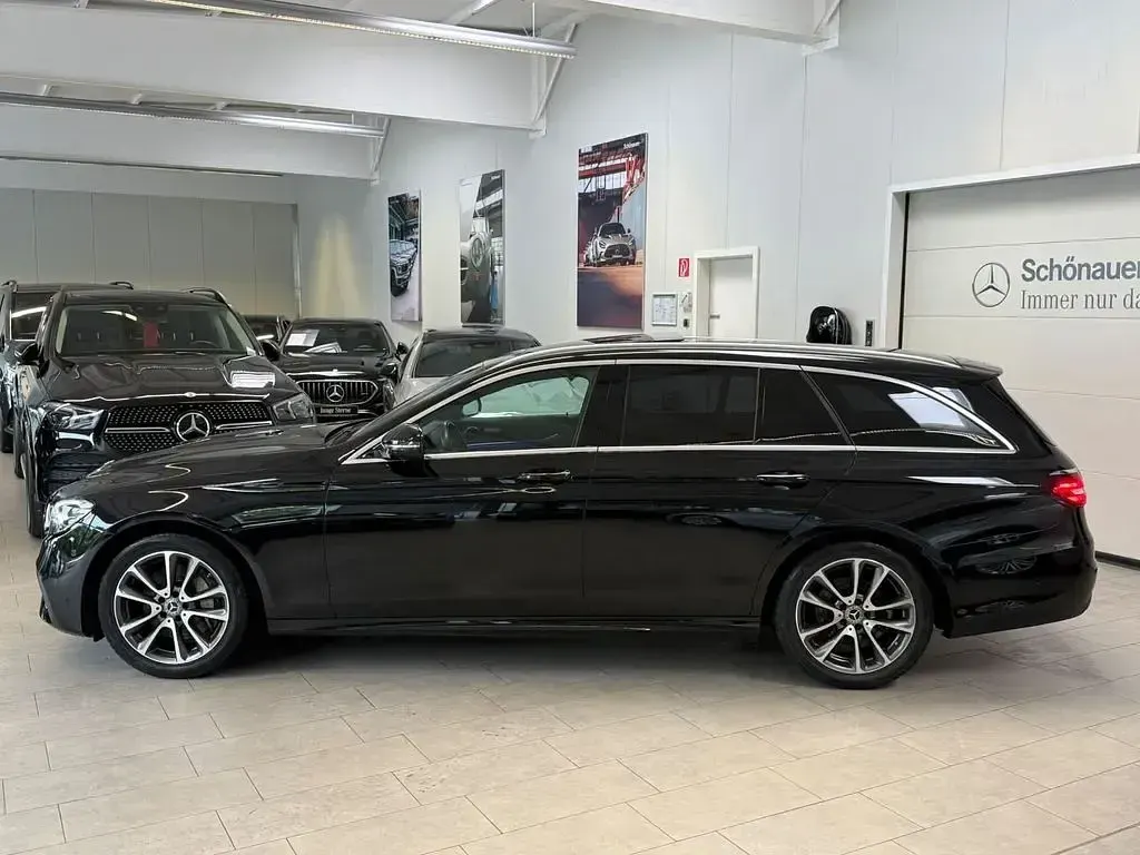 Gebraucht Mercedes E200 AMG 197 PS (144 kW) 2022 Schwarz Limousine
