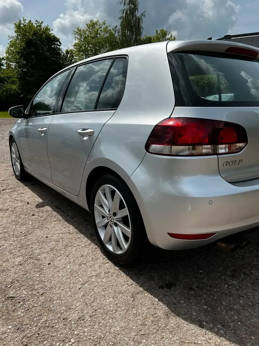 Gebraucht VW Golf VI Highline 122 PS (89 kW) 2009 Silber Kleinwagen