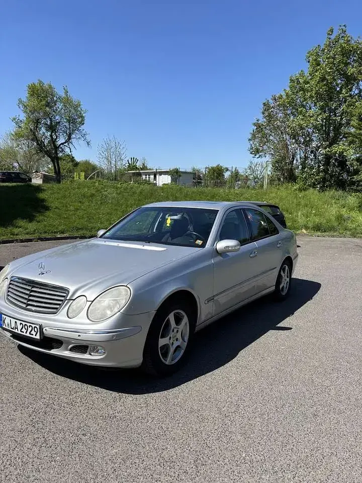 Gebraucht Mercedes E240 Classic 177 PS (130 kW) 2002 Silber Limousine