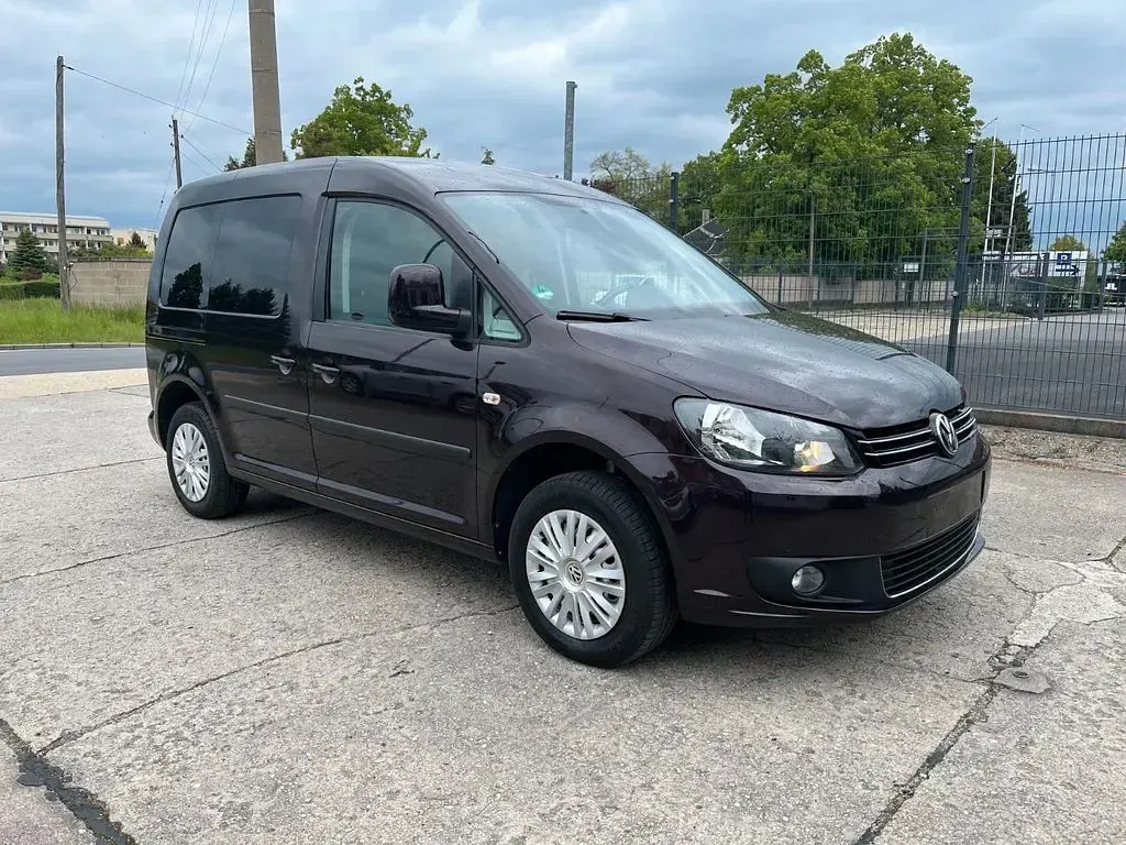 Używany VW Caddy Trendline 86 KM (63 kW) 2015 Czarny Minivan
