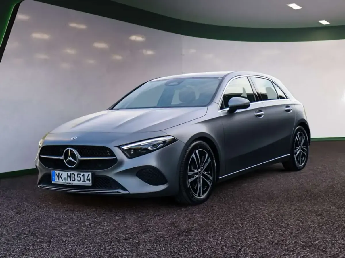 Gebraucht Mercedes A200 Advanced Plus 163 PS (119 kW) 2026 Andere / manufaktur magno lack manufaktur Limousine