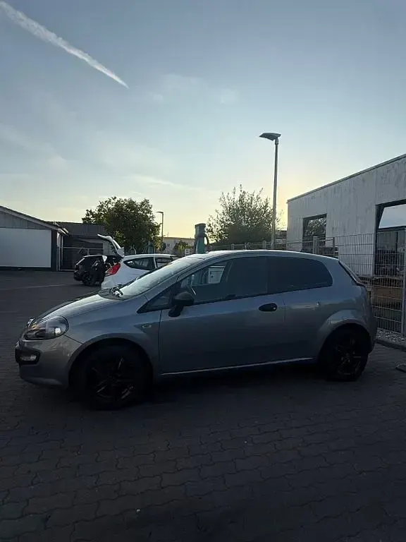 Gebraucht Fiat Punto Evo 77 PS (56 kW) 2011 Grau Kleinwagen