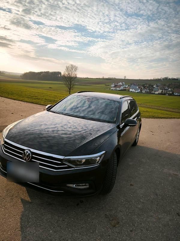 Gebraucht VW Passat 150 PS (110 kW) 2022 Schwarz Kombi