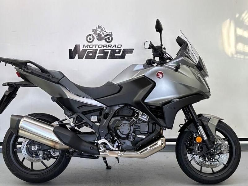 Grau Gebraucht 2023 Honda e Kleinwagen | 13.430 € (Guter Preis) - Bild 1/4