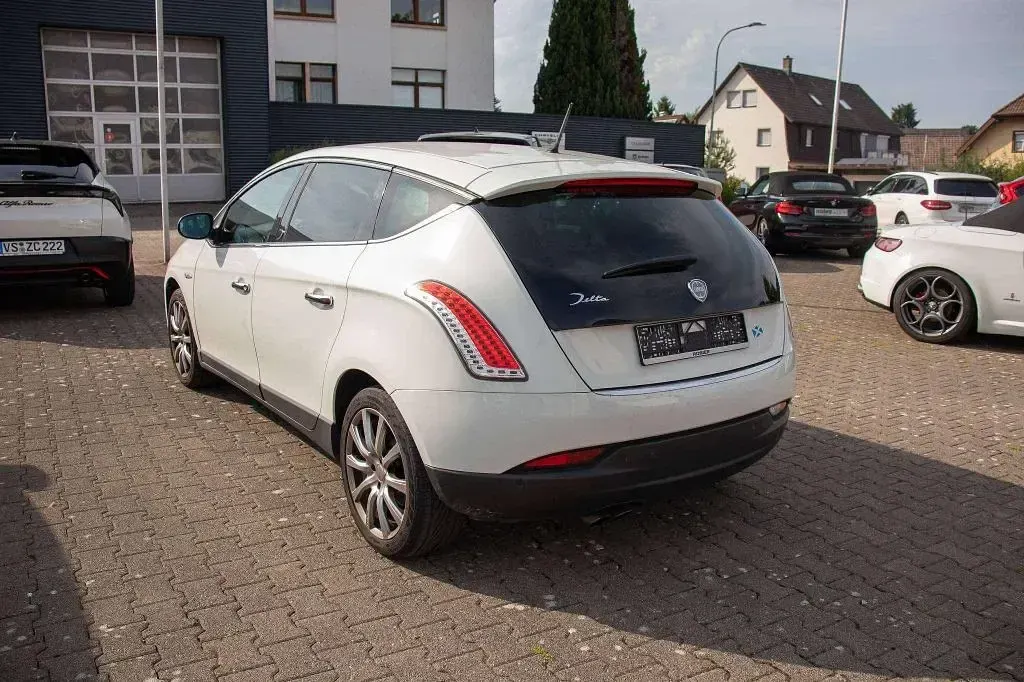 Gebraucht Lancia Delta 200 PS (147 kW) 2009 Weiß Kleinwagen