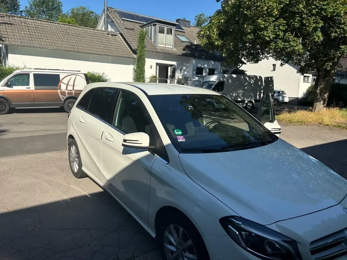 Gebraucht Mercedes B180 122 PS (89 kW) 2017 Schwarz Kleinwagen