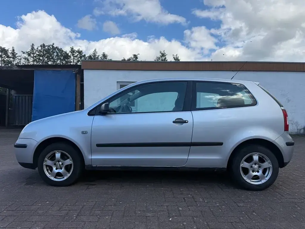 Gebraucht VW Polo Basis 54 PS (39 kW) 2004 Silber Kleinwagen