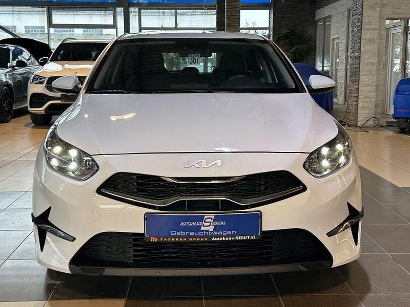 Gebraucht Kia Ceed Edition 7 120 PS (88 kW) 2022 Weiß Kleinwagen