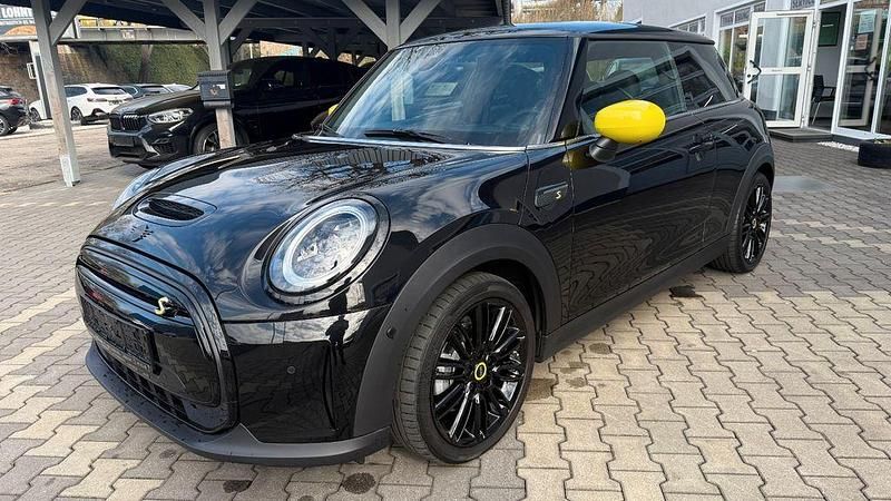 Gebraucht Mini Cooper SE 135 kW (184 PS) 2022 Schwarz Kleinwagen
