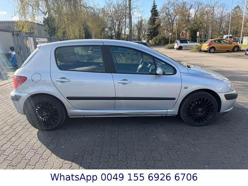 Gebraucht Peugeot 307 Tendance 107 PS (78 kW) 2002 Silber Limousine