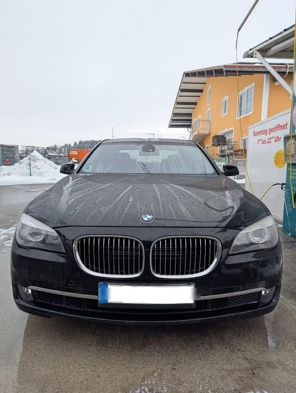 Gebraucht BMW 750 449 PS (330 kW) 2010 Schwarz Limousine