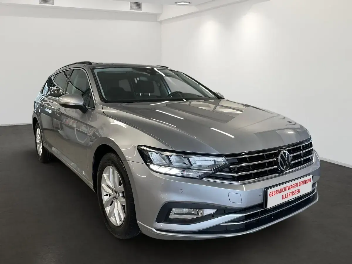 Gebraucht VW Passat Business 150 PS (110 kW) 2023 Silber Kombi
