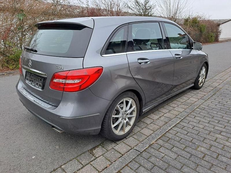 Gebraucht Mercedes B200 136 PS (100 kW) 2014 Grau Van / Kleinbus