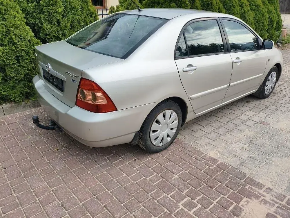 Gebraucht Toyota Corolla 110 PS (80 kW) 2004 Silber Limousine