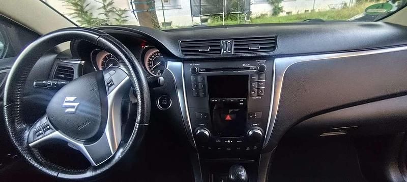 Gebraucht 2011 Suzuki Kizashi Sport Limousine | 8.500 € (Etwas zu teuer) - Bild 1/4