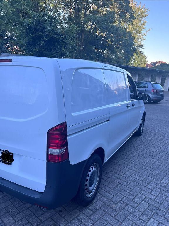 Schwarz Gebraucht 2017 Mercedes Vito Van / Kleinbus | 14.900 € (Guter Preis) - Bild 1/4
