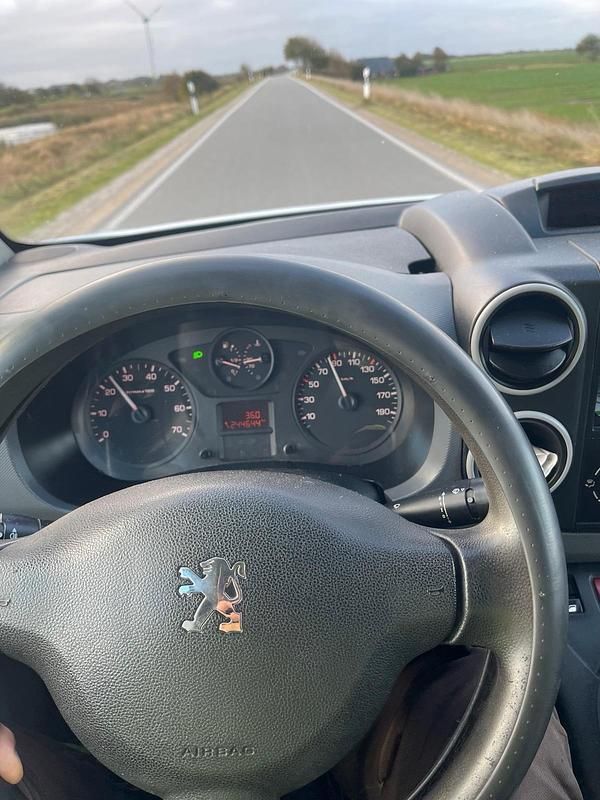 Weiß Gebraucht 2010 Peugeot Partner Van | 1.850 € (Fairer Preis) - Bild 1/4