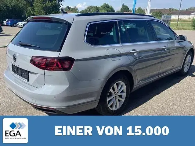 Gebraucht VW Passat Business 122 PS (89 kW) 2023 Grau Kombi