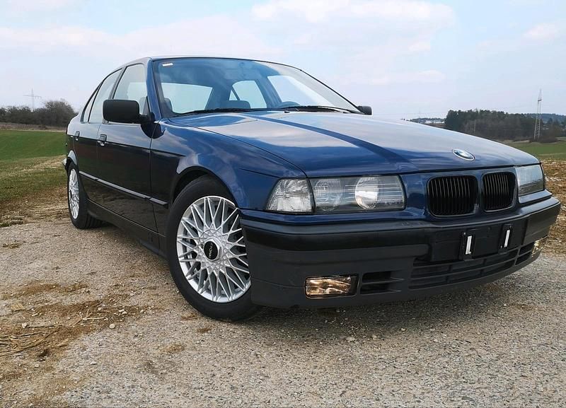 Gebraucht BMW 318 Performance 113 PS (83 kW) 1991 Blau Limousine