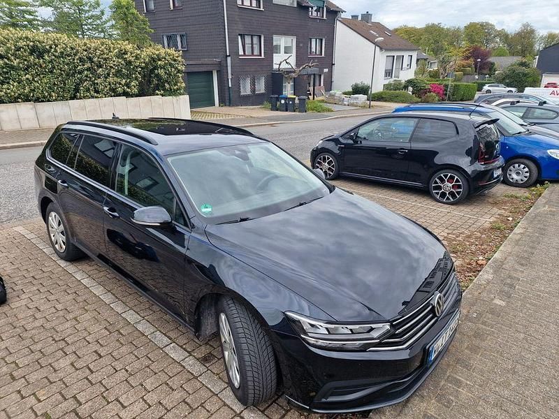 Second-hand VW Passat 120 CP (88 kW) 2019 Negru Break