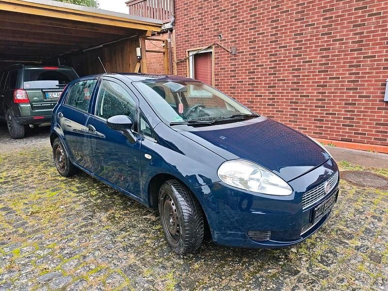 Blau Gebraucht 2009 Fiat Grande Punto Kleinwagen | 800 € (Superpreis) - Bild 1/4