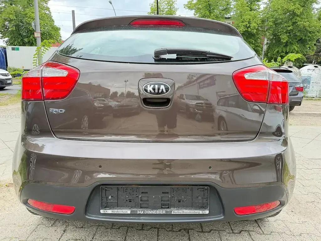 Gebraucht Kia Rio FIFA World Cup Edition 109 PS (80 kW) 2013 Braun Limousine