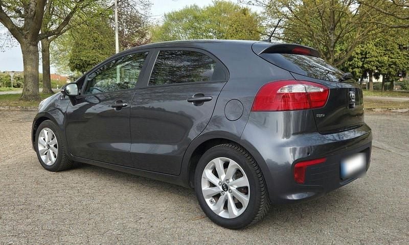 Second-hand Kia Rio 84 CP (61 kW) 2016 Gri Hatchback
