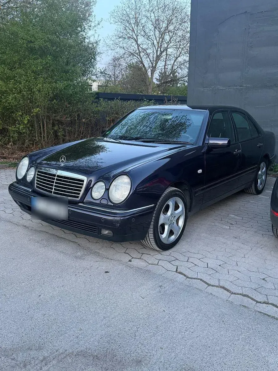 Second-hand Mercedes E280 204 CP (150 kW) 1997 Berlinǎ