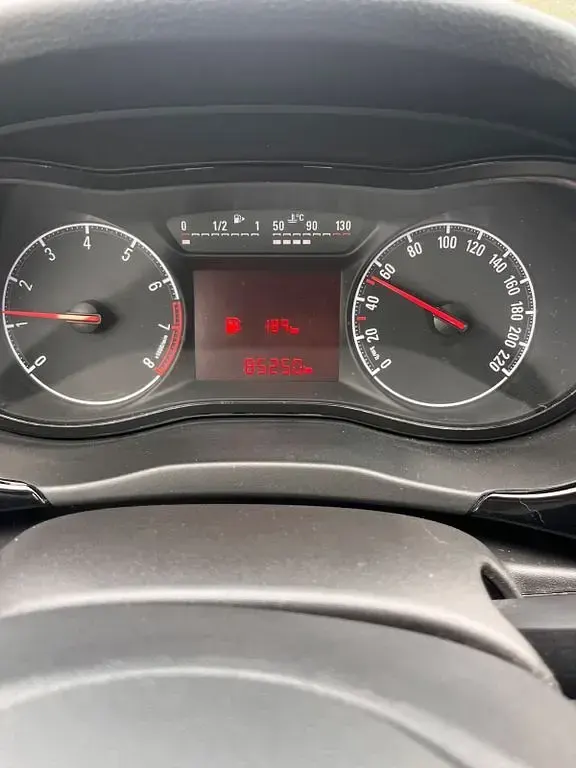 Używany Opel Corsa Innovation 90 KM (66 kW) 2015 Srebrny Hatchback